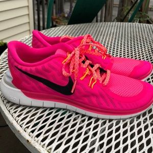 Hot pink nike free 5.0